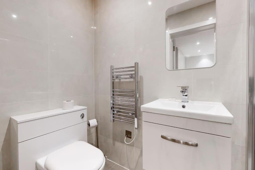 Stylish 2Bed Flat 10Min To Wimbledon Tennis Courts London Exteriör bild